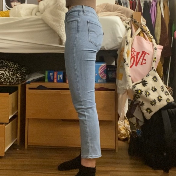 Levi’s Striped Cropped Straight Jeans - Picture 2 of 3